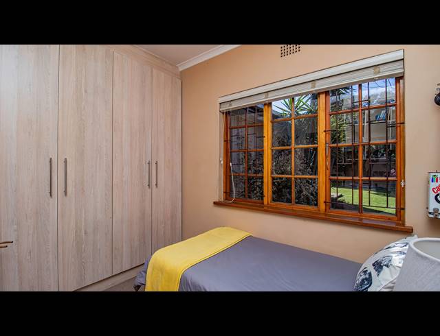 4 BEDROOM HOUSE FOR SALE IN TABLE VIEW
